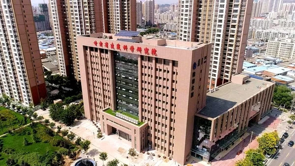 甘肅省建筑科學(xué)研究院（集團(tuán)）有限公司，成立于1973年，是甘肅省領(lǐng)先從事建筑科學(xué)研究和科技研發(fā)的綜合性咨詢(xún)與技術(shù)服務(wù)機(jī)構(gòu)，是國(guó)家高新技術(shù)企業(yè)、全國(guó)用戶(hù)滿(mǎn)意標(biāo)桿企業(yè)、甘肅省科技創(chuàng)新型企業(yè)。